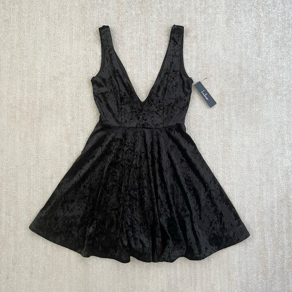 NWT Lulus This Night Black Deep V-Neck Low Back Skater Mini Dress M